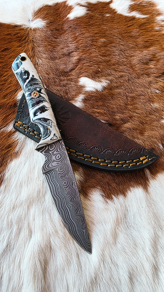 Hunting Knife- Black/White handle