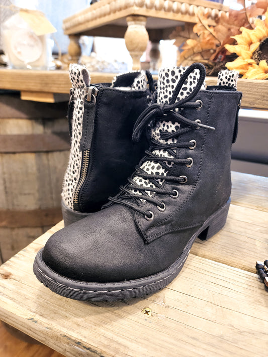 Frontier Black booties