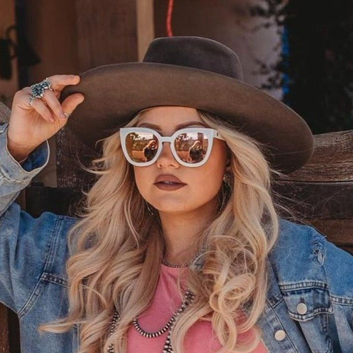 AB Darlin in Glam White Sunglasses