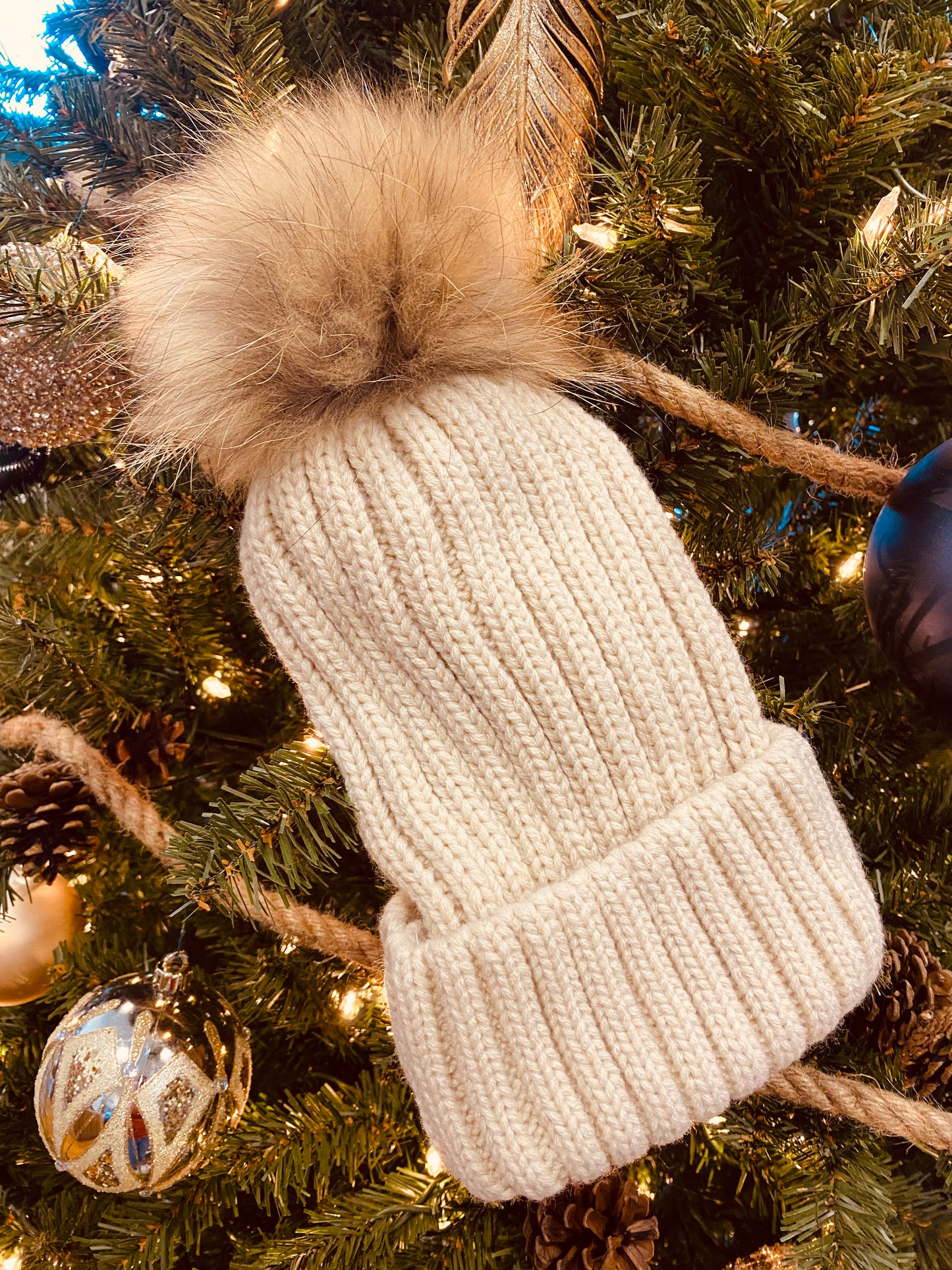 Beanie w/Fur Pom Pom