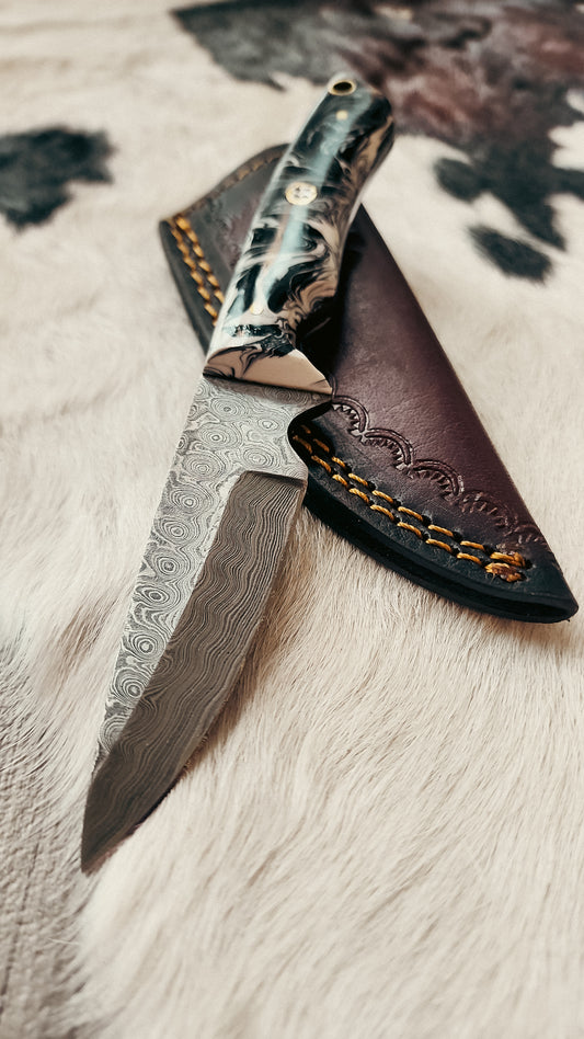 Hunting Knife- Black/White handle