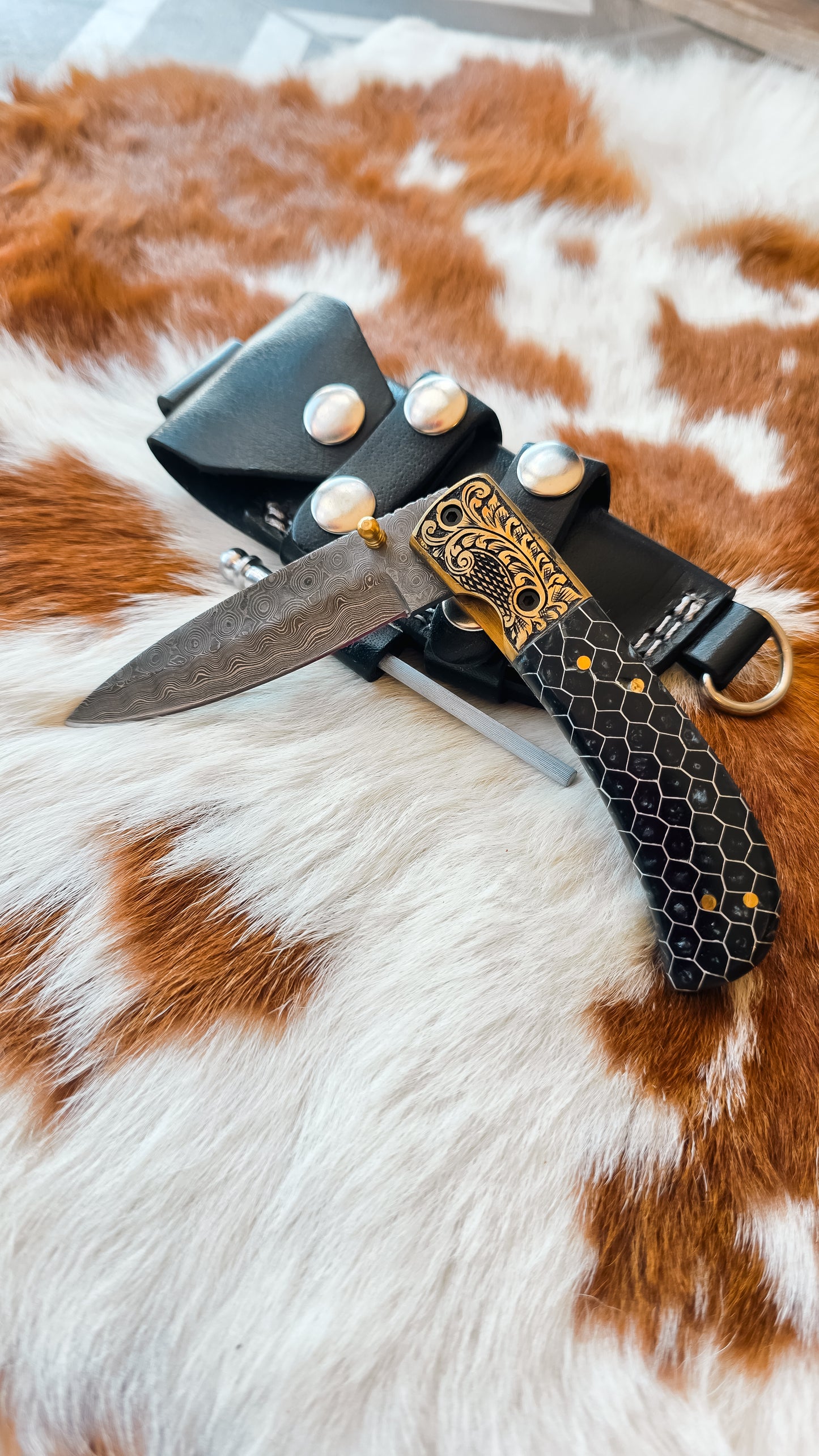 Black Honeycomb Engraved Pocket Knife